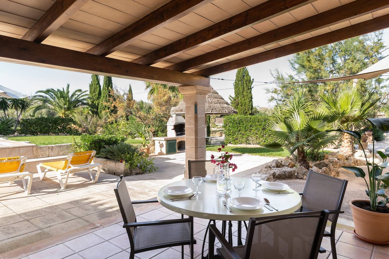 Villa Can Tomas mit Bergblick, Garten, Pool und Wlan in Pollença, Mallorcas Küste