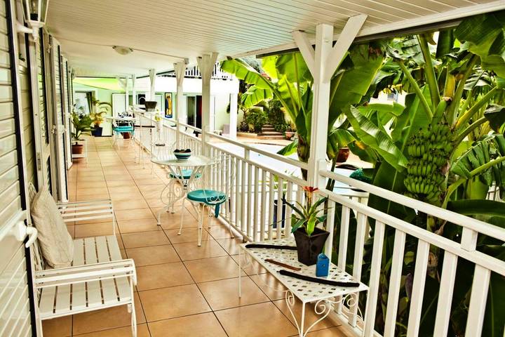 Chambre d’hôte pour 2 personnes, avec vue ainsi que jardin et piscine à Entre-Deux - 2