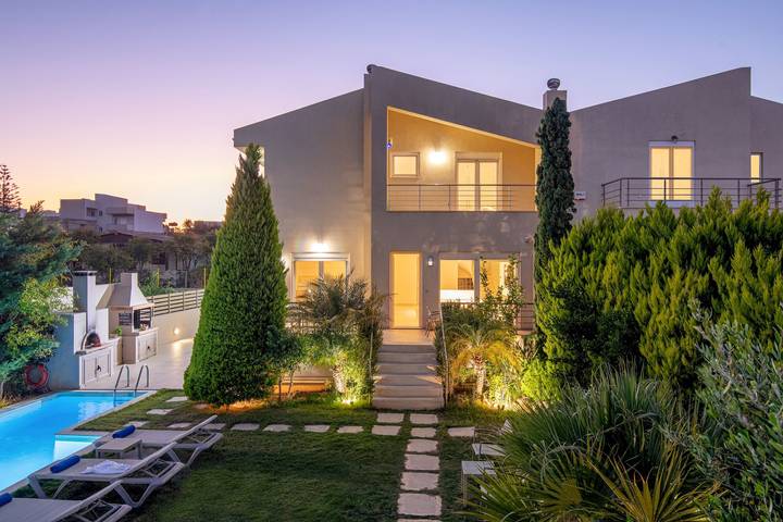 Location de vacances pour 8 personnes, avec piscine et jardin, adapté aux familles dans Gouves - 2