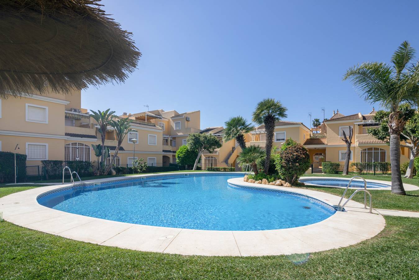 Appartement en attique à Islantilla avec piscine partagée, Wi-Fi et climatisation in Islantilla, Lepe
