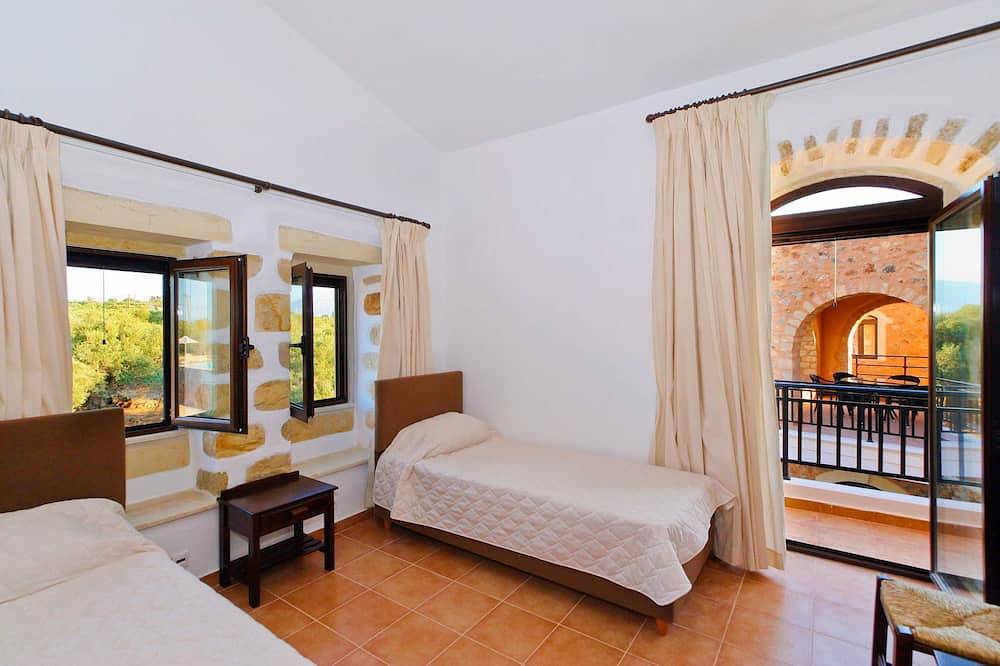 3 bedroom villa common pool in Xirosterni, Vamos