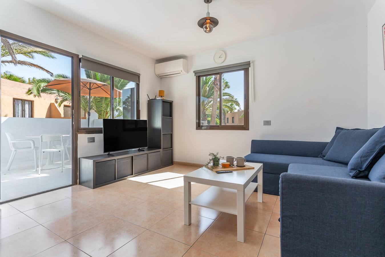 Ganze Wohnung, Ferienwohnung 'Viento Azul' mit Gemeinschaftspool, Wlan und Klimaanlage in Corralejo, La Oliva