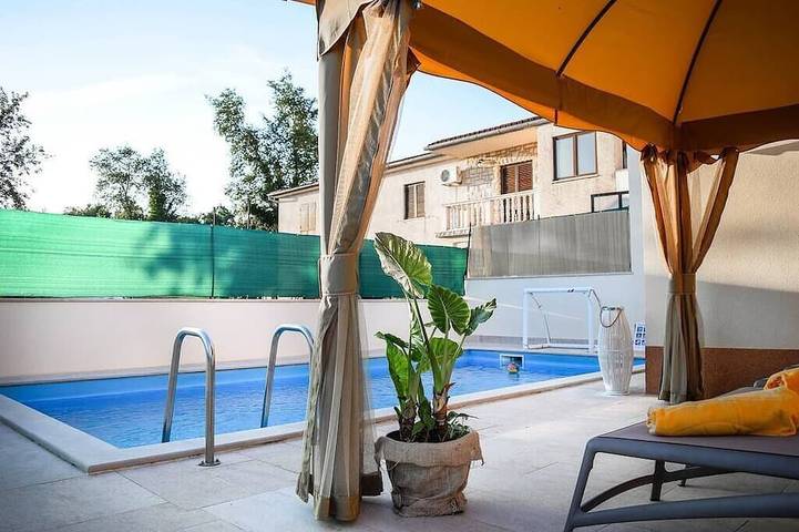 Ferienhaus für 6 Personen, mit Balkon und Garten in Divšići
