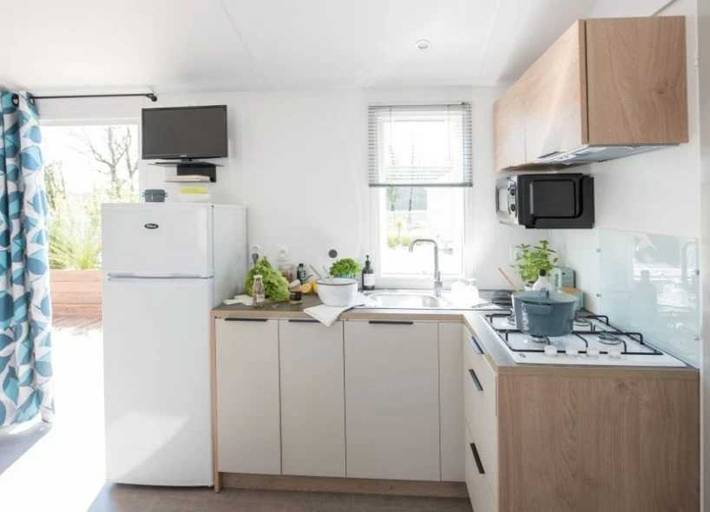 Mobil home pour 6 personnes, avec bassin pour enfant à Ambon - 3