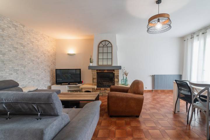 Gîte pour 10 personnes, avec piscine ainsi que terrasse et jardin à Vienne (France) - 3