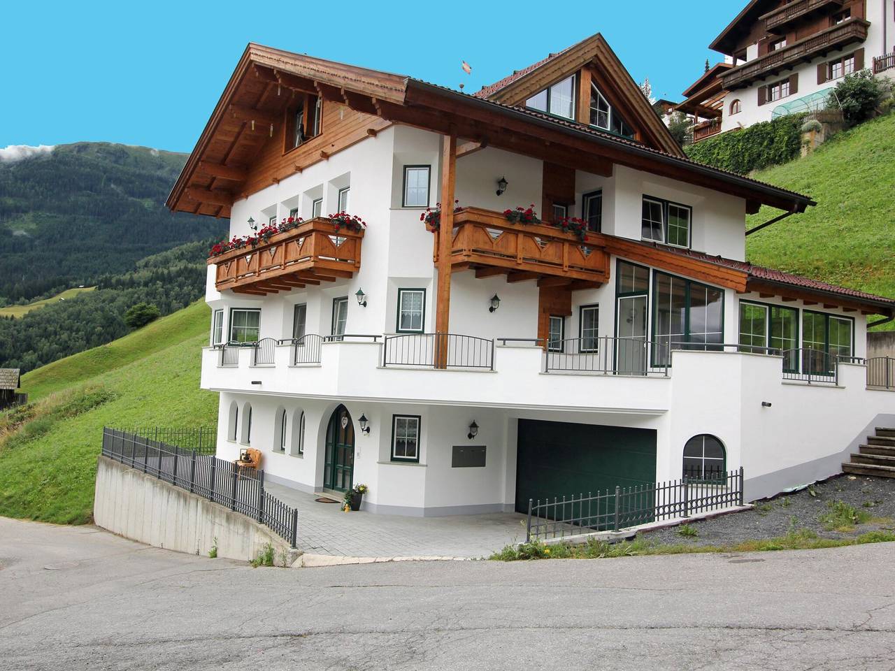 Belle maison de vacances avec terrasse in Fließ, Région Du Tyrol Du Haut