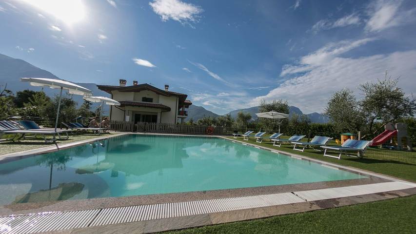Vacation apartment for 5 people, with balcony and yard as well as pool in Arco