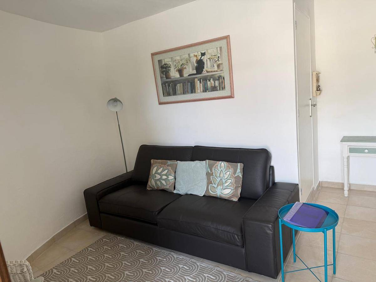 Orchid Cottage in Gorges, Région de Coutances