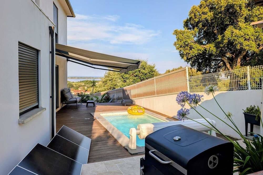 Elegant family villa with a pool, nestled between the sea and nature near Bastia in Biguglia, Bastia e dintorni