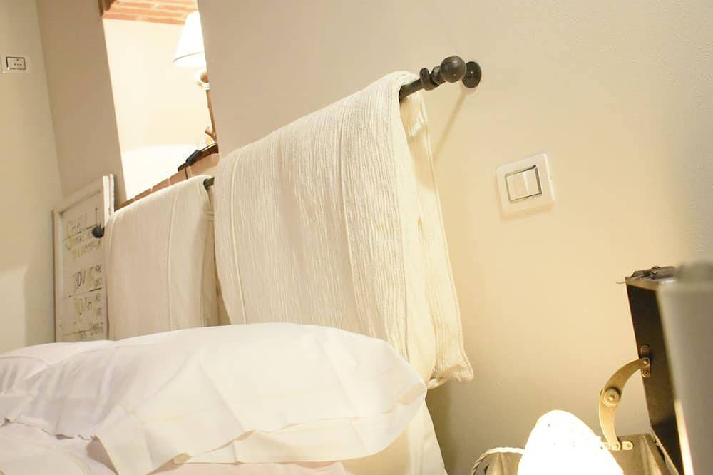 Entire apartment, Il Buonumore apartment, Il Bravio studio apartment with kitchenette in Montepulciano, Siena Province