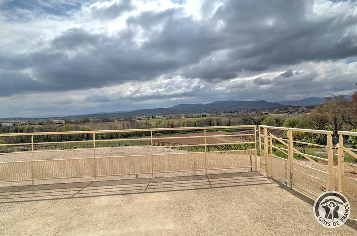 Gîte pour 15 personnes, avec terrasse dans Rhône - 2