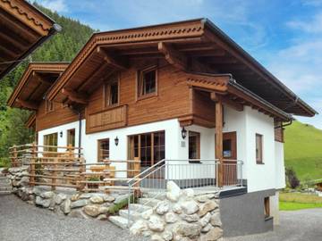 Chalet für 9 Personen, mit Sauna und Terrasse in Tux