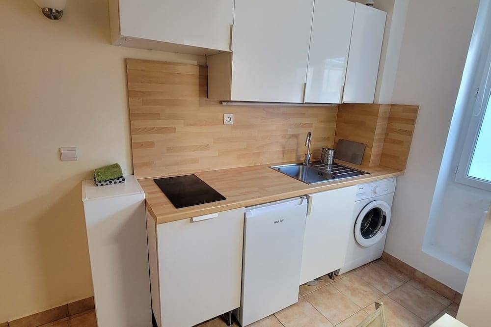 Appartement entier, Charmant studio, clair et calme, tout équipé. 2 min. métro Saint-Mandé ligne 1. in Vincennes, Val-de-Marne