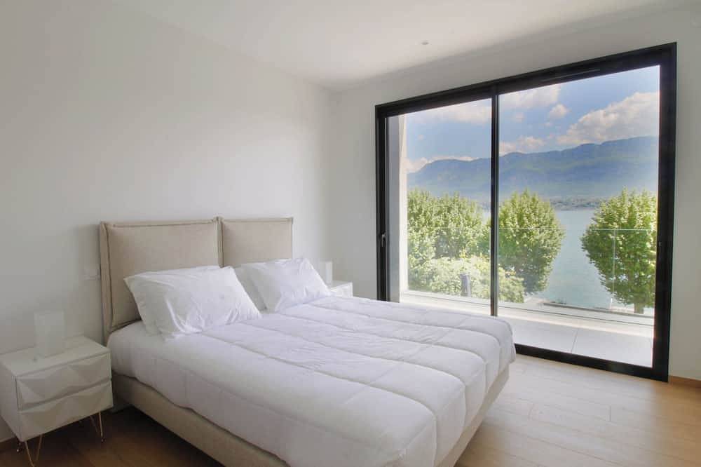 Villa d'exception Piscine vue et accès lac direct in Le Bourget-du-Lac, Chambéry region