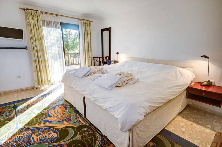 6 bed villa with stunning views - solar heated pool - 10 mins walk to the marina in Las Adelfas, San Miguel de Abona