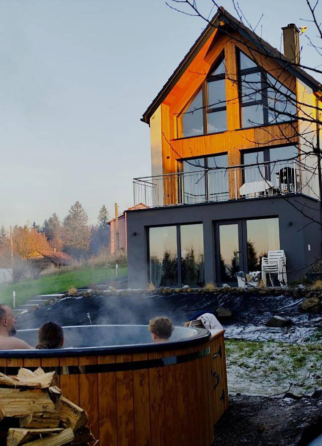 Apartament wakacyjny dla 8 osób, z Balkon i Taras oraz Jacuzzi i Ogród w Istebna