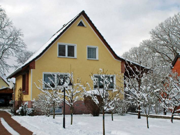Ferienwohnung für 3 Personen, mit Balkon und Terrasse sowie Garten in Baabe