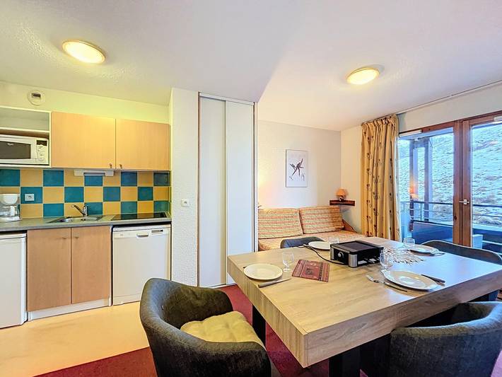 Chalet pour 4 personnes, avec balcon et piscine dans Le Corbier