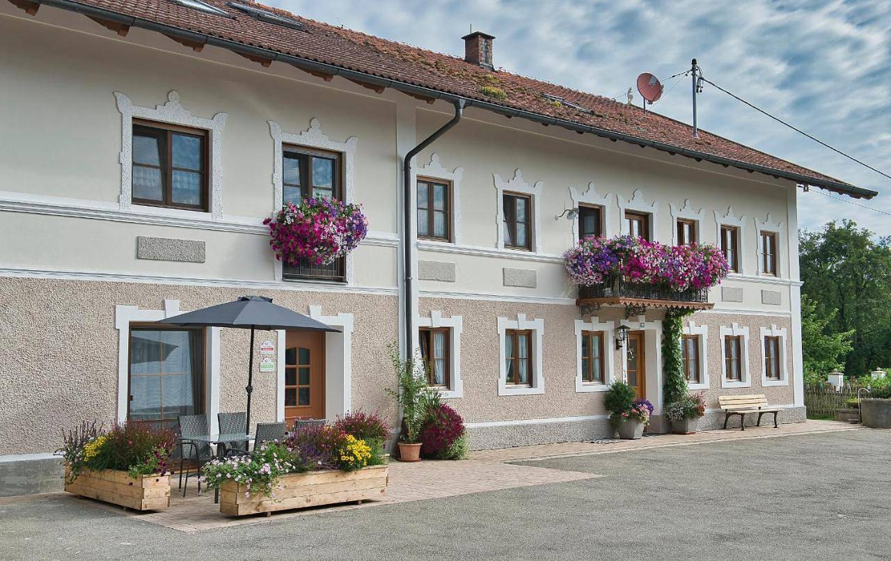 Ganze Wohnung, Apartment with Shower in Forstern, Oberbayern