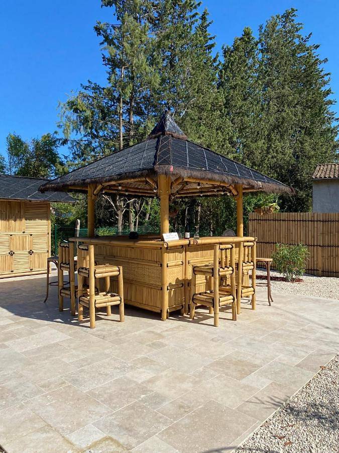 Maison d’hôte pour 6 personnes, avec Terrasse et Jacuzzi ainsi que Jardin et Piscine à Vallon-Pont-d'Arc