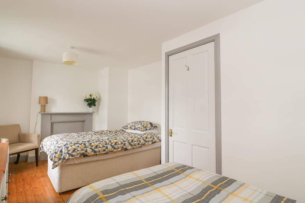 2 Fleet Street, pet friendly, with a garden in Gatehouse Of Fleet in Gatehouse of Fleet, Dumfries und Galloway