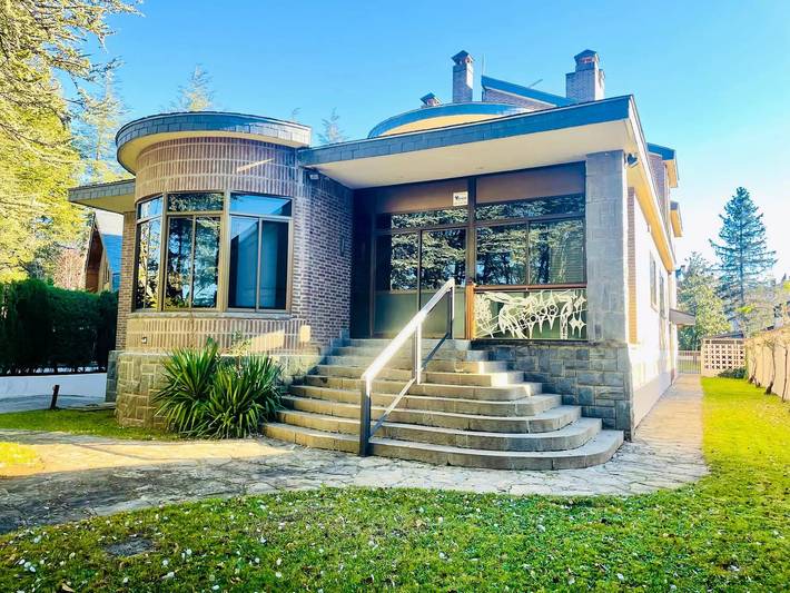 Chalet para 17 personas, con Balcón y Terraza además de Jacuzzi y Jardín en Provincia de Huesca