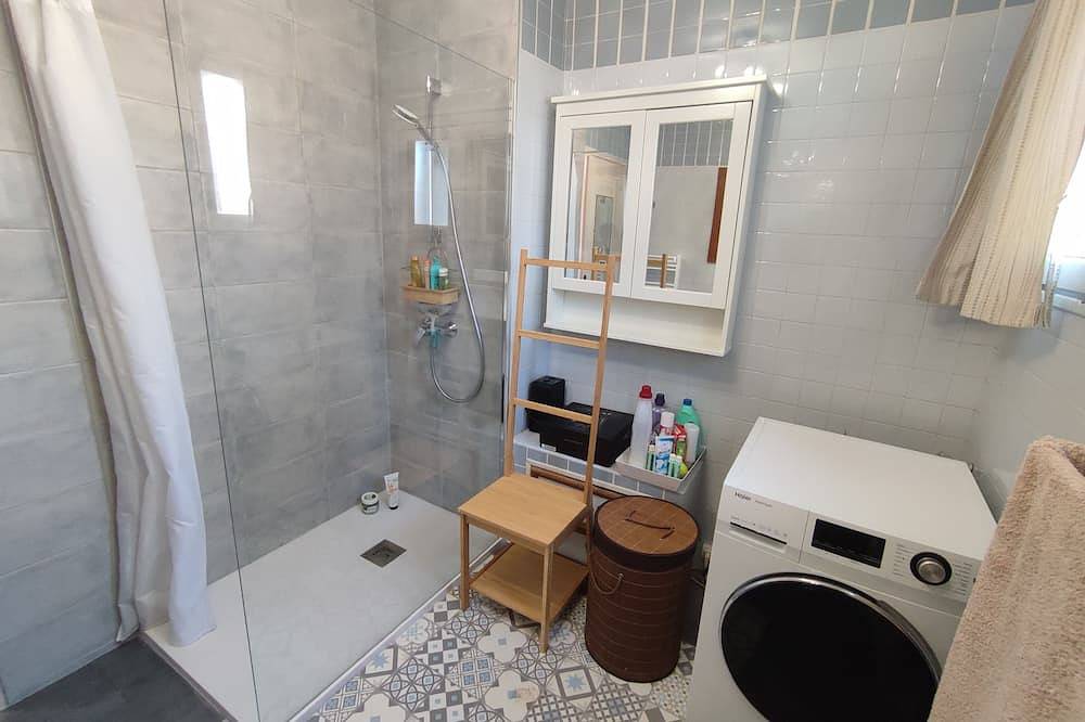 Maison avec piscine chauffée de 8/5m et grand parc clôturé in Uchaux, Vaucluse