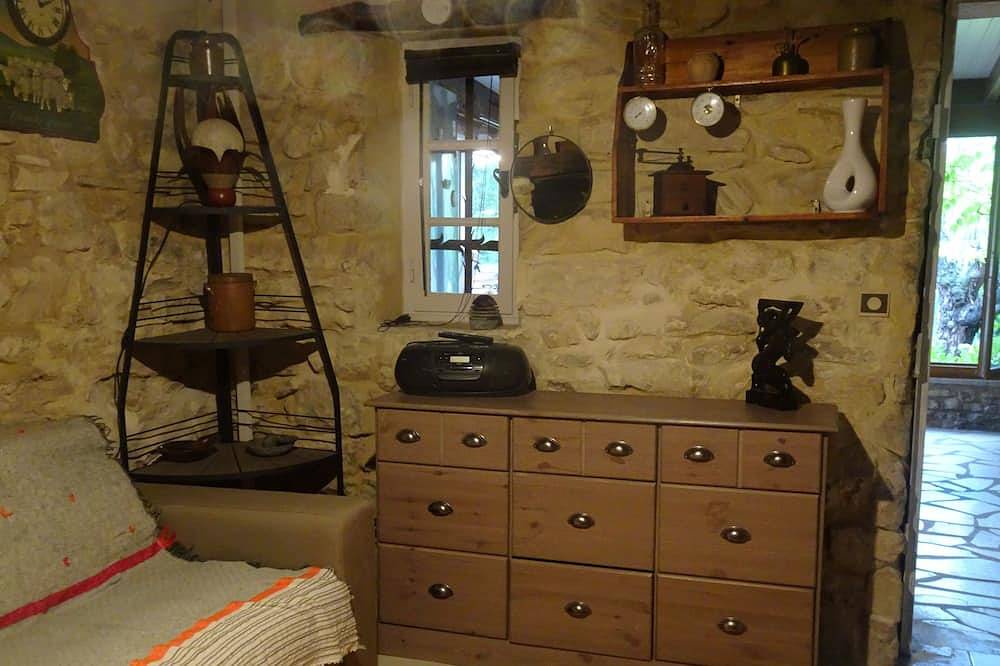 Petit mazet provençal avec piscine privée. Idéal pour les amoureux de la nature. in Pernes-les-Fontaines, Parc naturel régional du Mont-Ventoux