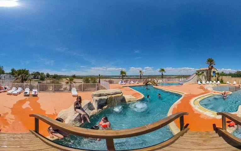 Camping pour 6 personnes, avec Terrasse