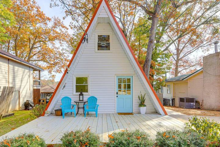 Ferienhaus für 10 Personen, mit Balkon und Seeblick sowie Ausblick in Georgia