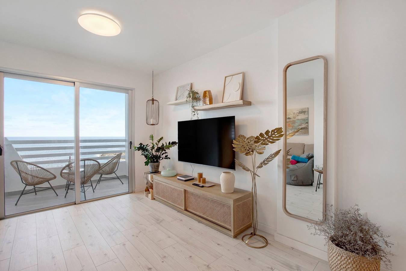 Apartamento entero, Casa de vacaciones 'Salitre Suites Tamara' con vistas al mar, piscina compartida y Wi-Fi in Mesa del Mar, Tacoronte