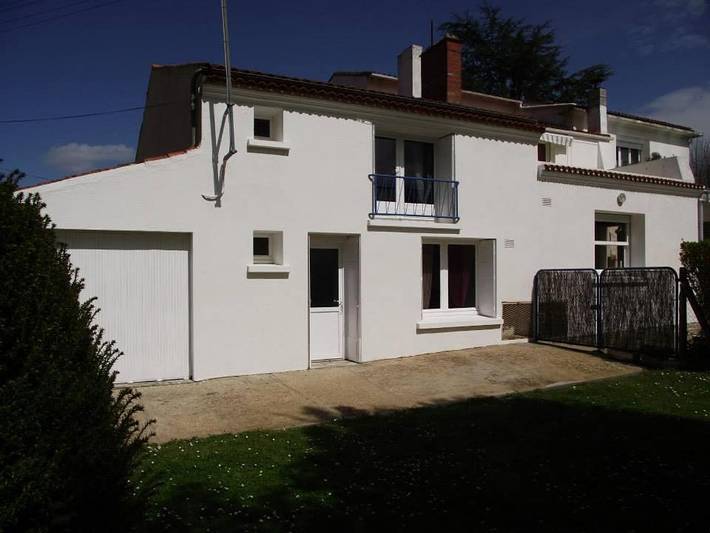 Gîte pour 5 personnes, avec jardin ainsi que balcon et piscine à Le Douhet