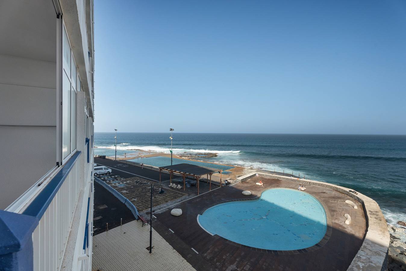 Appartement entier, Vacances 'Bajamar Seaview' avec vue sur la mer, piscine partagée et Wi-Fi in Bajamar, San Cristóbal de La Laguna