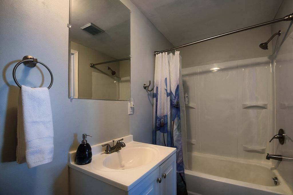 Ganze Wohnung, Neu renoviert und geräumig Getaway in Rochester, Ontariosee