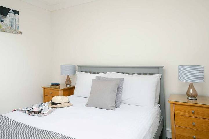 2 Bedroom Central House Near Chapel Street in Penzance, Cornwall