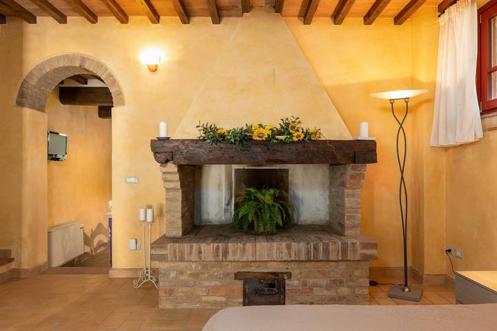 Casa vacanze 'Borgo Mommialla Casa Dell'artista' con piscina condivisa, Wi-Fi e aria condizionata in Gambassi Terme, Firenze province