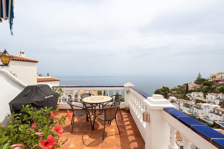 Ferienwohnung für 4 Personen, mit Kinderpool und Garten in Nerja - 2