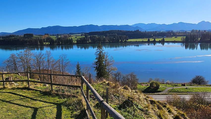 Ferienhaus für 4 Personen, mit Terrasse und Garten sowie Seeblick und Ausblick in Lechbruck am See, Romantische Straße
