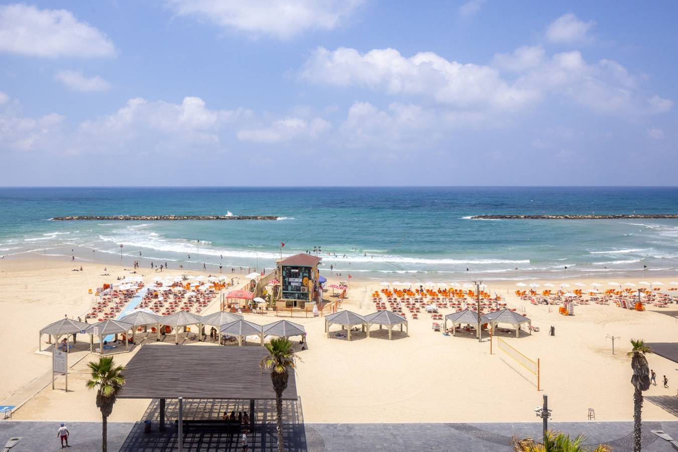 Entire apartment, Chic 3Br Apt w Parking on the Beach by Sea N' Rent in Tel Aviv, Tel Aviv District