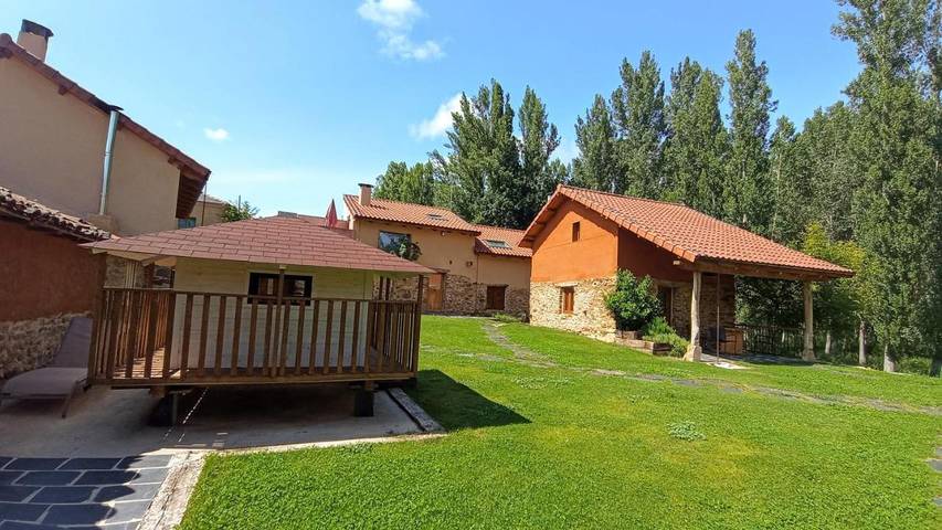 Casa rural para 6 personas, con jardín y vistas, Se admiten mascotas en Valdesamario - 2