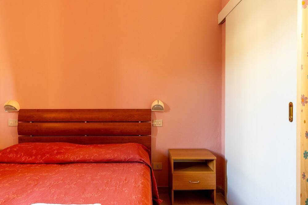 Entire apartment, Spacious Lakefront Apartment in Tuoro sul Trasimeno, Lake Trasimeno