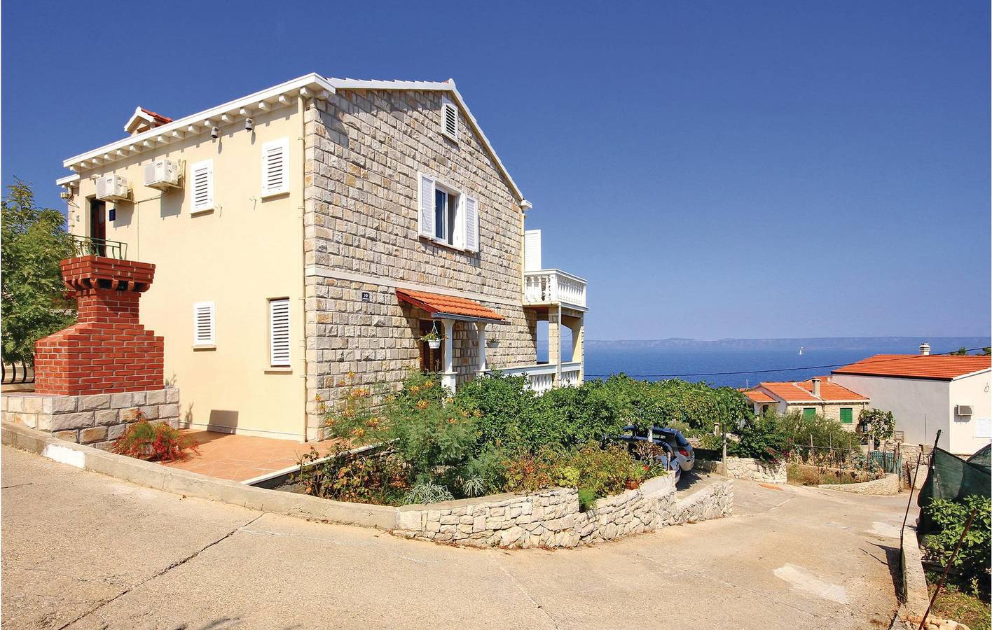 Ganze Ferienwohnung, Gemütlich, 2 km von der Küste entfernt: WLAN, Klimaanlage, Parkplatz, Terrasse und Küche! in Blato, Korcula