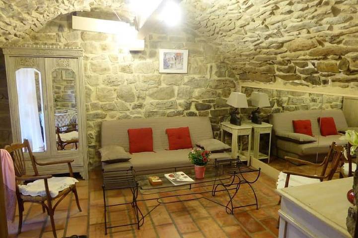 Gîte pour 4 personnes, avec jacuzzi et piscine ainsi que jardin et terrasse à Vesseaux - 4