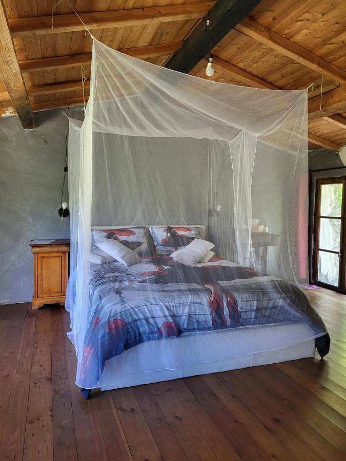 Location de vacances pour 2 personnes, avec terrasse ainsi que vue et jardin, animaux acceptés à La Brigue - 3