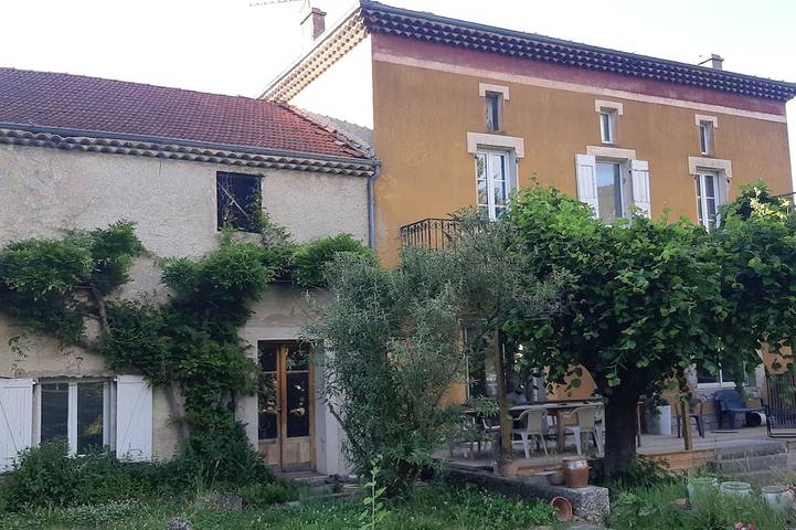 Location de vacances pour 10 personnes dans Montlaur-en-Diois