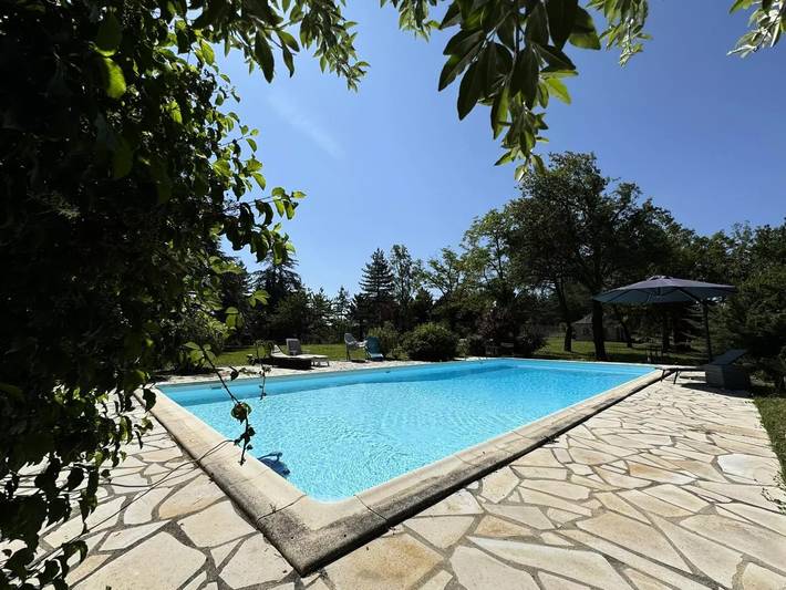 Gîte pour 4 personnes, avec Terrasse et Piscine
