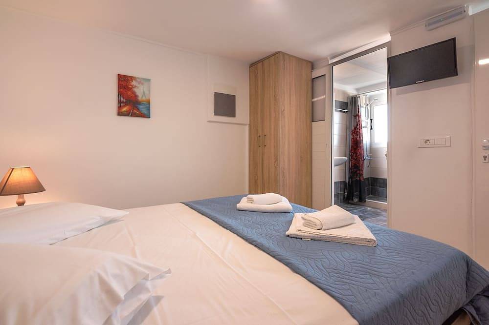 Ganze Wohnung, Family Apartment with terrace and sea view 10 minutes from the beach in Kissamos, Chania und Umgebung
