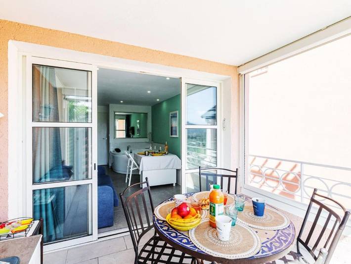 Gîte pour 4 personnes, avec piscine et terrasse ainsi que jardin et jacuzzi, animaux acceptés dans Gare Du Dramont - 2