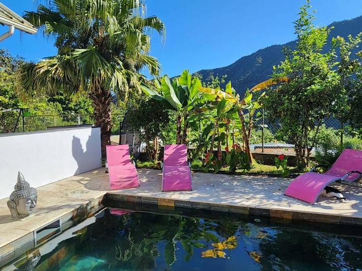 Chambre d’hôte pour 2 personnes, avec jardin ainsi que piscine et vue