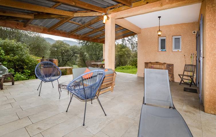 Location de vacances pour 6 personnes, avec jardin et terrasse à Serra-di-Ferro - 4